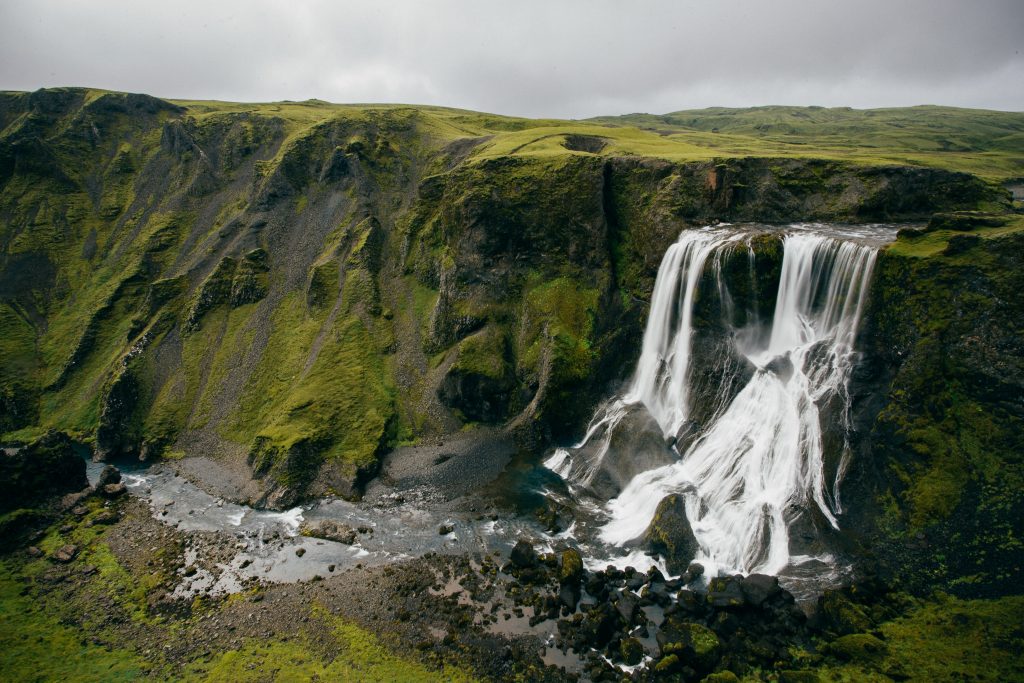 Schottland Wasserfall Klippen 